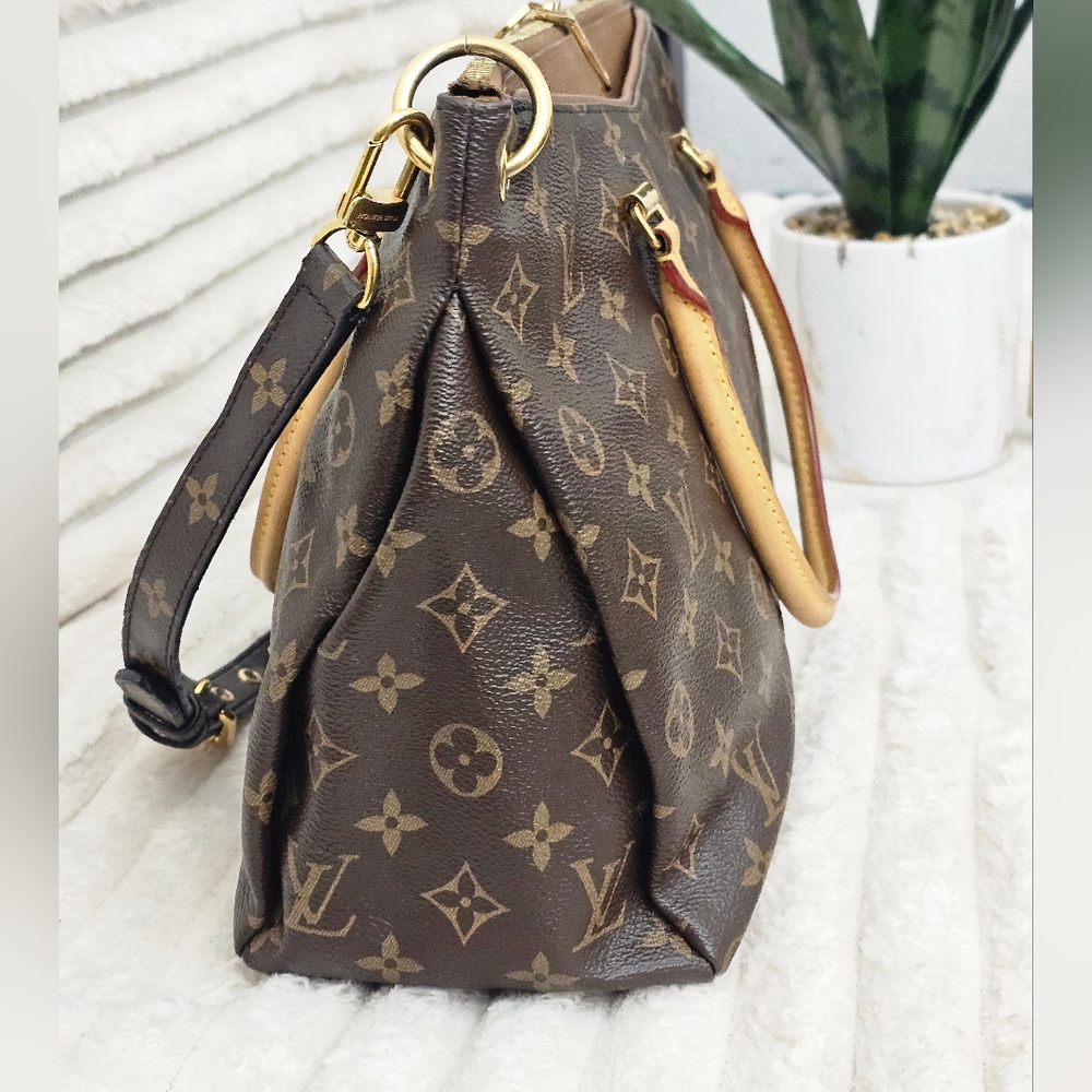 🔥😍BEAUTIFUL CONDITION 🔥 AUTHENTIC LOUIS VUITTON PALLAS - Picture 3 of 16